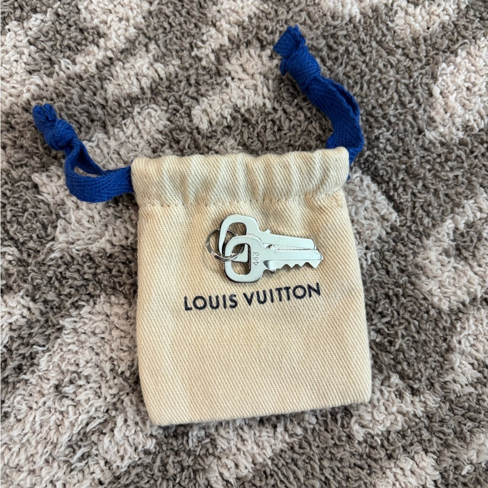 Louis Vuitton Black Briefcase Sleek Professional Design - Picture 2 of 8